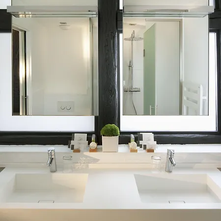 Le Colombier Отель 4*