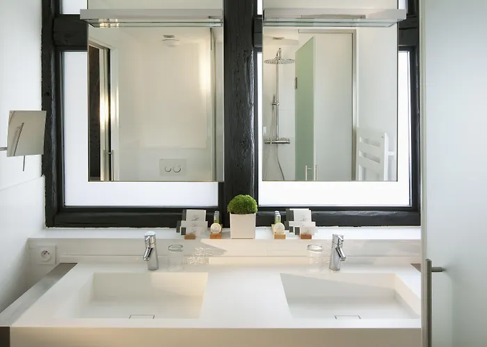 Le Colombier فندق 4*